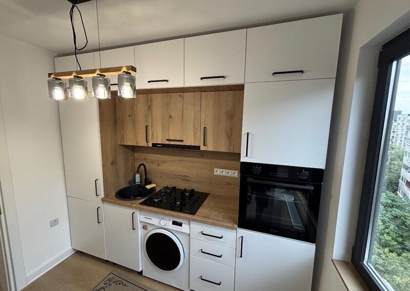 Tineretului, 5 minute metrou, pe strada Poenari, prima inchiriere