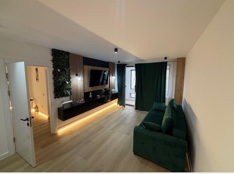 Tineretului, 5 minute metrou, pe strada Poenari, prima inchiriere